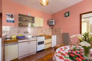 Apartments by the sea Mali Losinj (Losinj) - 12634