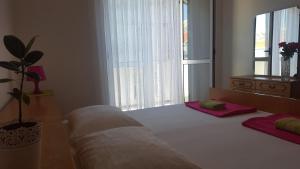 Apartments with parking space Pag - 12649