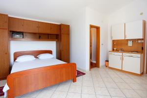Apartments with parking space Seget Vranjica, Trogir - 12760