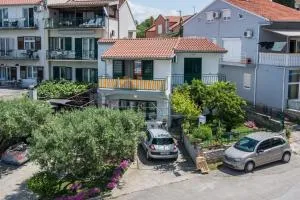 Apartments by the sea Biograd na Moru, Biograd - 12829 - Sveti Filip i Jakov
