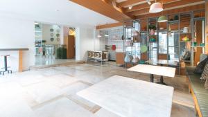 UrbanView at Lacson Street Bacolod City by RedDoorz