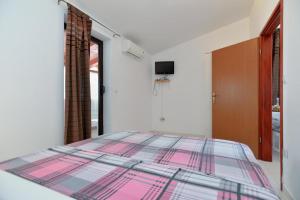Apartments with WiFi Fazana - 12862