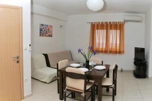 Apartments with parking space Bilo, Primosten - 12870