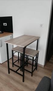 STUDIO A 2 MN DE L A75