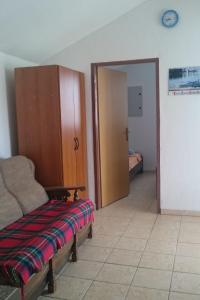 Apartments with a parking space Vir - 12948