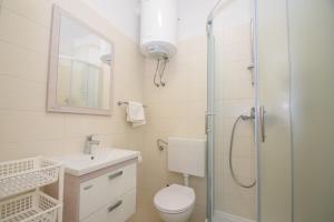 Apartments with parking space Starigrad, Paklenica - 12939