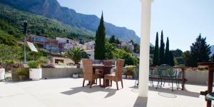 Apartments by the sea Brist, Makarska - 13011