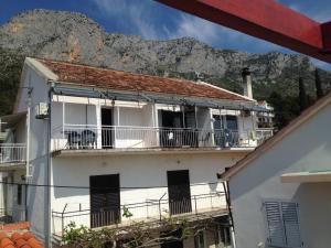 Apartments by the sea Brist, Makarska - 13011 