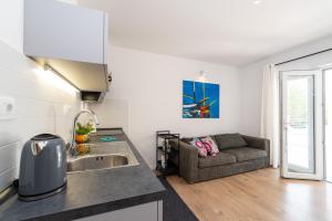 Apartments by the sea Mandre, Pag - 13015