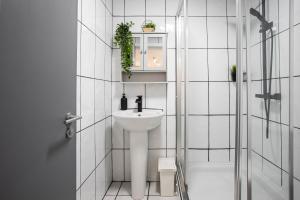 Malone Crescent Apartment - 2BR, 2B in City Centre