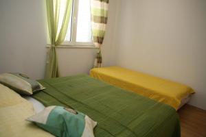 Apartments by the sea Brela, Makarska - 13052