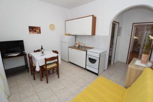 Apartments and rooms with parking space Pag - 13060