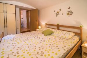 Apartments with a parking space Malinska (Krk) - 13219