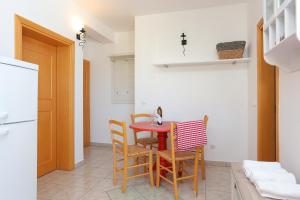 Apartments by the sea Lokva Rogoznica, Omis - 13226