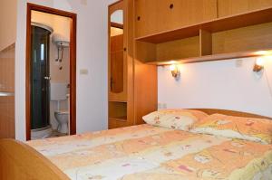 Apartments by the sea Pag - 13251