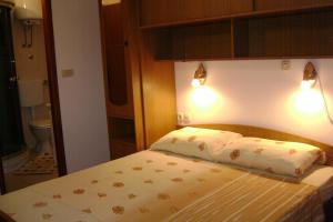 Apartments by the sea Pag - 13251