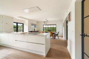 Luxe villa vlak aan bos vlotte verbinding Brugge