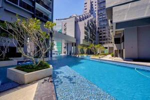 Imperio.Res - Near to Jonker & Mall - Pool View