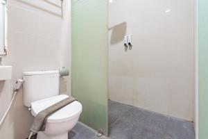 RedDoorz Plus @ Point Phila Cihampelas