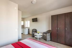 Apartments with parking space Jelsa, Hvar - 13513