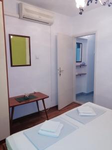 Apartments with WiFi Trpanj, Peljesac - 13664