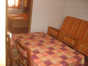 Apartments by the sea Gradac, Makarska - 13681