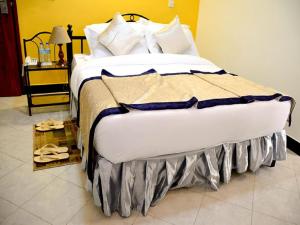 Crest Safari Lodge Bed and Breakfast