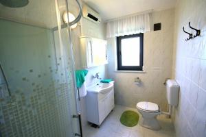 Family friendly seaside apartments Pirovac, Sibenik - 13692