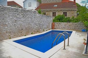 Family friendly apartments with a swimming pool Sutivan, Brac - 14737