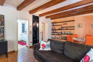 Piazza Napoleone Lovely Central Apartment