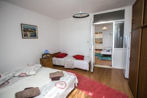 Apartments by the sea Krilo Jesenice, Omis - 14823