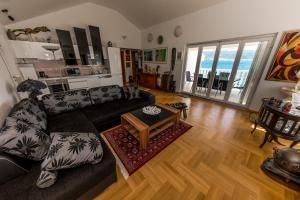 Apartments by the sea Arbanija, Ciovo - 14825