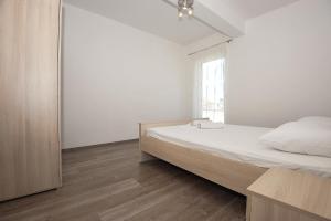 Apartments by the sea Stara Novalja, Pag - 14883