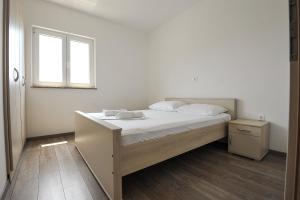 Apartments by the sea Stara Novalja, Pag - 14883