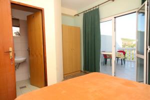 Apartments and rooms with parking space Mrljane, Pasman - 299