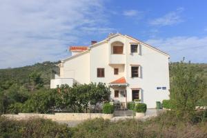 Apartments with parking space Cove Mala Lamjana, Ugljan - 350