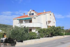 Apartments with parking space Cove Mala Lamjana, Ugljan - 350