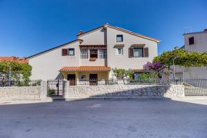 Apartments with a parking space Mali Losinj (Losinj) - 376 