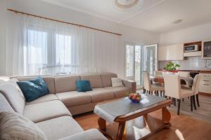 Apartments by the sea Igrane, Makarska - 310