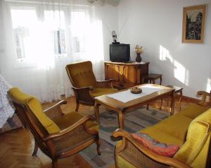 Two-Bedroom Apartment with Balcony and Sea View room in Apartments by the sea Podgora Makarska - 316