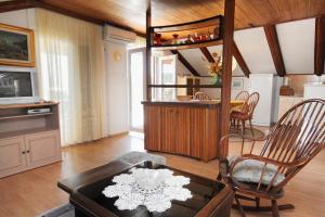 Apartments with a parking space Kornic, Krk - 416