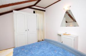 Apartments with a parking space Kornic, Krk - 416