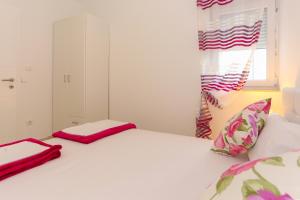 Apartments by the sea Tribunj, Vodice - 15233