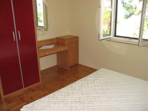 Apartments by the sea Postira, Brac - 15242