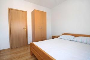 Apartments with parking space Novalja, Pag - 9350