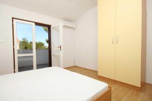 Apartments with parking space Novalja, Pag - 9350