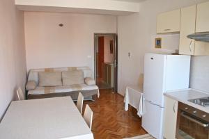 Two-Bedroom Apartment with Balcony and Sea View room in Apartments with a parking space Bilo Primosten - 12868