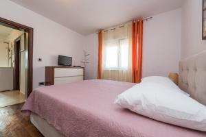 Apartments by the sea Privlaka, Zadar - 14569