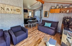 Maisons de vacances 2 Bedroom Gorgeous Home In Laiguillon-sur-vie : photos des chambres