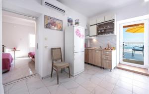 Pet Friendly Apartment In Dubravica